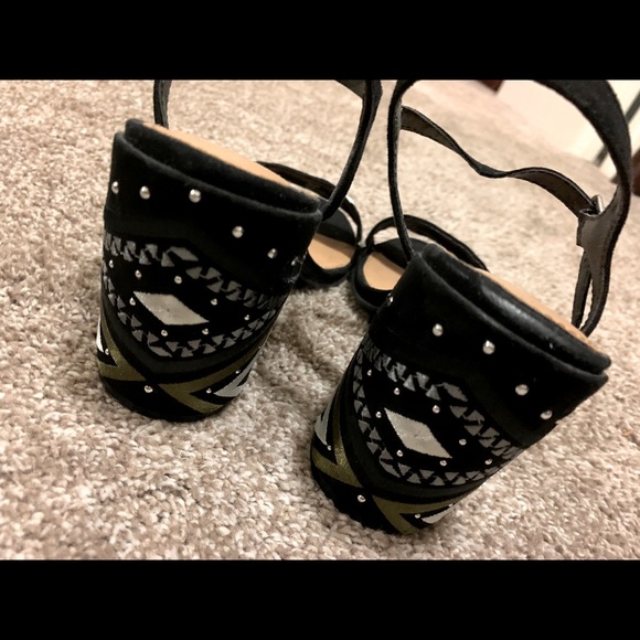 Black patterned heels - Picture 3 of 4